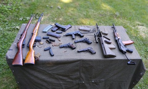 Balíček 3 - Vojenské zbraně, 49 nábojů, 8 zbraní     2.800,- Kč - AKCE  30% sleva = 1960,-Kč!!!!!